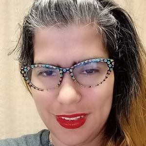 Meet your Posher, Desiree